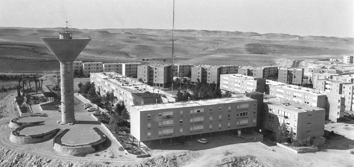 מגדל המים ושכונות שנות ה 80, צילום באדיבות לע"מ, צלם: סער יעקב