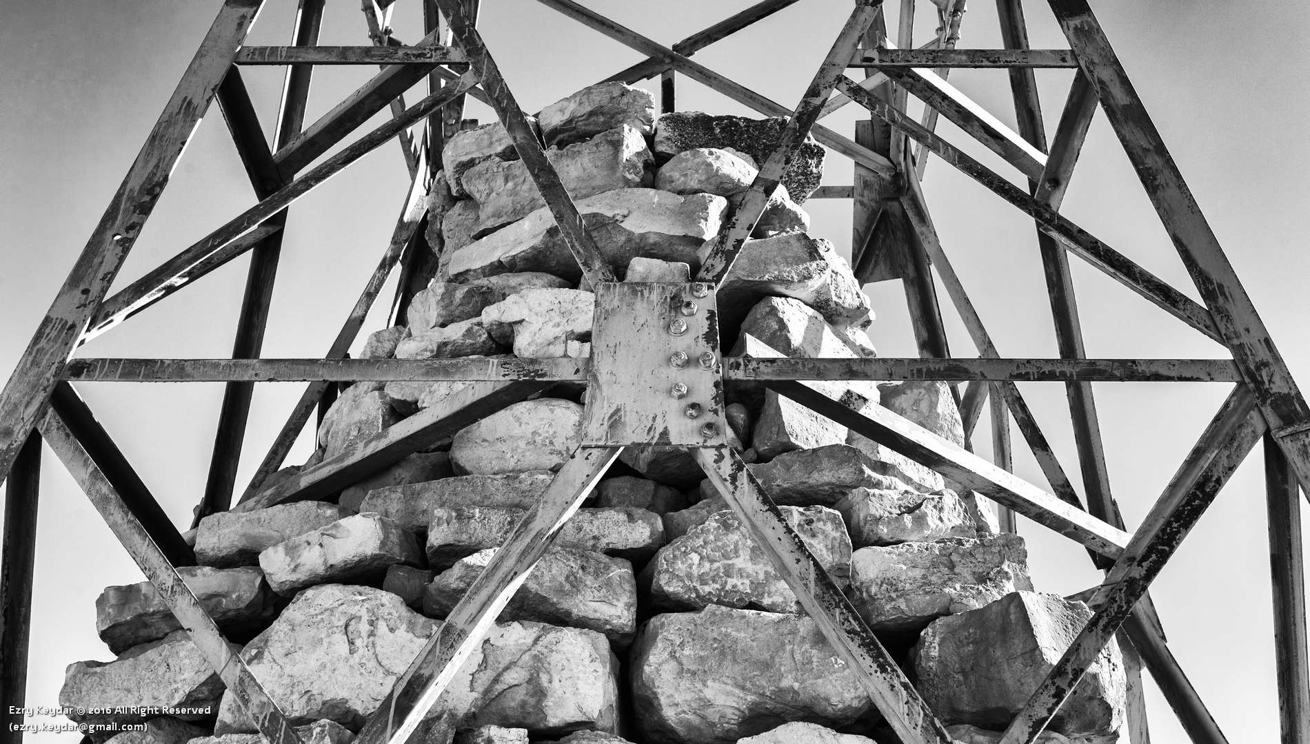 Desert Sculpture Park, Mitzpe Ramon, Noam Rabinovich, Pole #8331 Blue-Line